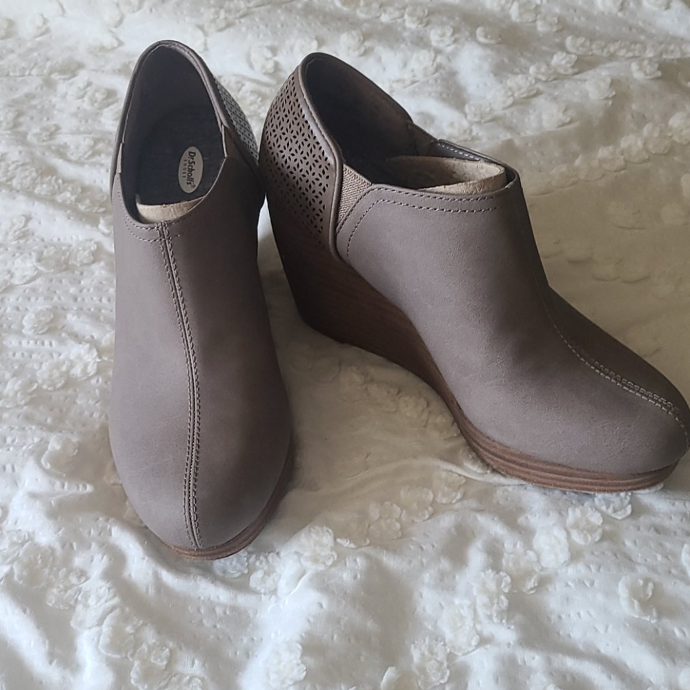Womens dr scholls naive suede booties